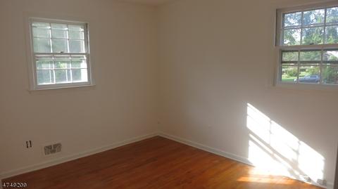 714 Warfield Rd, North Plainfield, NJ 07063 photo 4
