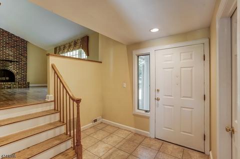 61 Fairview Dr E, Basking Ridge, NJ 07920 photo 4