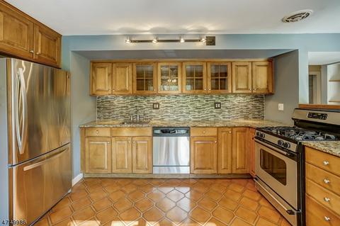61 Fairview Dr E, Basking Ridge, NJ 07920 photo 2
