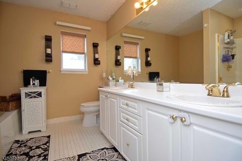 8304 Brittany Dr, Wayne, NJ 07470 photo 17