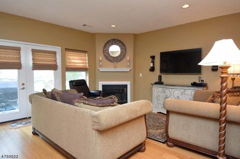 8304 Brittany Dr, Wayne, NJ 07470 photo 9