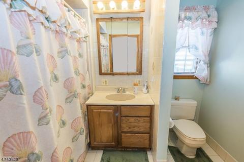 2 Larkspur Rd, Wayne, NJ 07470 photo 13