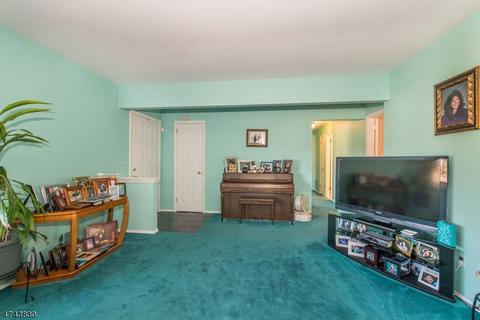2 Larkspur Rd, Wayne, NJ 07470 photo 4