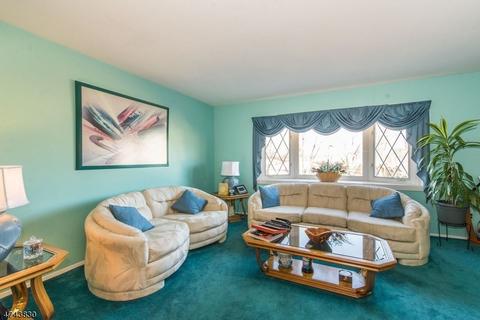 2 Larkspur Rd, Wayne, NJ 07470 photo 3