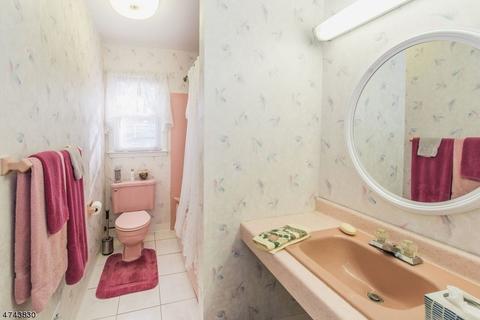 2 Larkspur Rd, Wayne, NJ 07470 photo 17