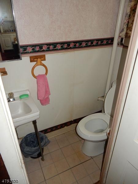 16 Stone St, North Plainfield, NJ 07060 photo 9