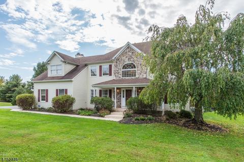 2 Noa Ct, Hackettstown, NJ 07840 photo 1