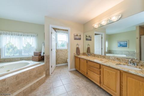 2 Noa Ct, Hackettstown, NJ 07840 photo 16