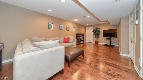 148 Levinberg Ln, Wayne, NJ 07470 photo 22