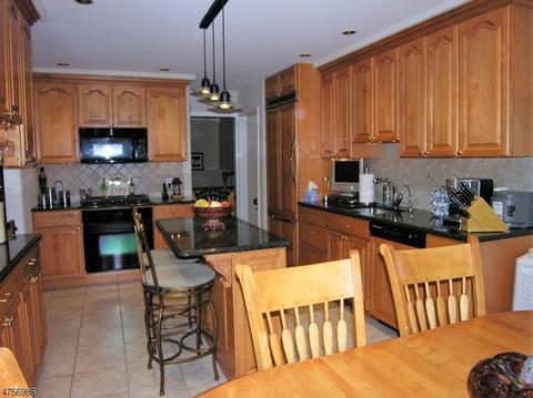 95 Webster Dr, Wayne, NJ 07470 photo 4