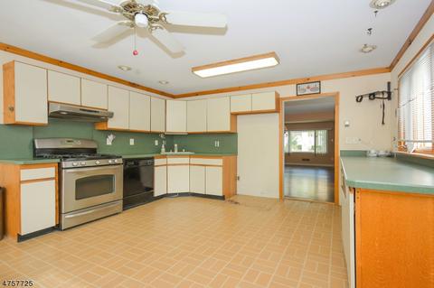 29 Cedar Pl, Wayne, NJ 07470 photo 8