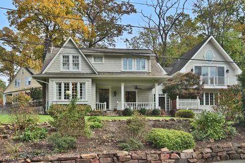 32 Cedars Rd, Caldwell, NJ 07006 photo 2