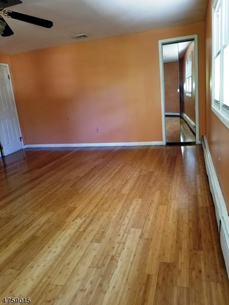 424 Riverside Dr, Wayne, NJ 07470 photo 2