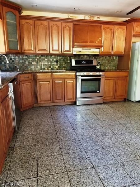 424 Riverside Dr, Wayne, NJ 07470 photo 3