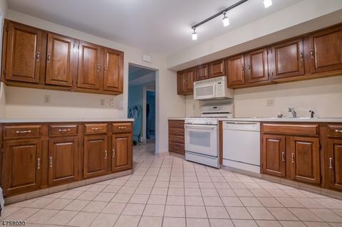 150 Laauwe Ave, Wayne, NJ 07470 photo 3
