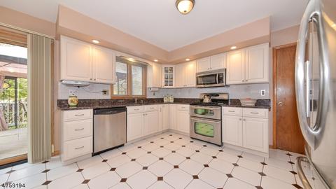 501 Ratzer Rd, Wayne, NJ 07470 photo 5