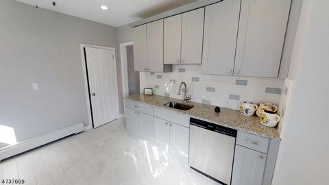 324 E 3rd Ave, Roselle, NJ 07203 photo 4