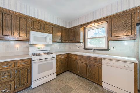 16 King Ct, Wayne, NJ 07470 photo 8