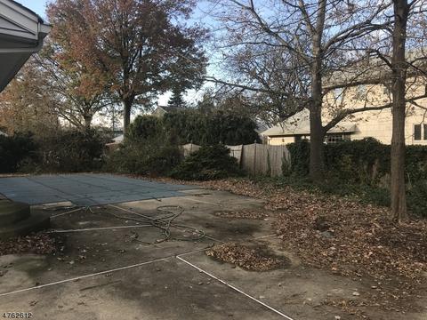 15 Hemlock Dr, Paramus, NJ 07652 photo 4