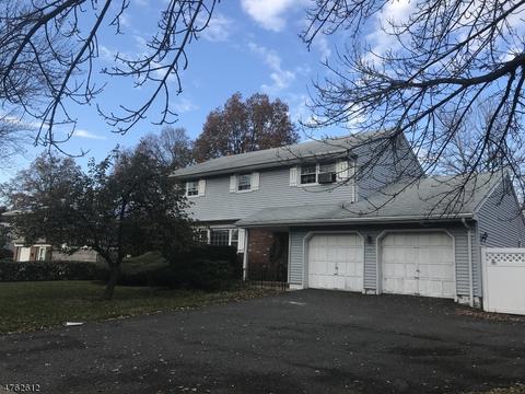 15 Hemlock Dr, Paramus, NJ 07652 photo 2