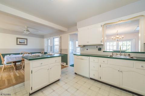 77 Lions Head Blvd, Wayne, NJ 07470 photo 3