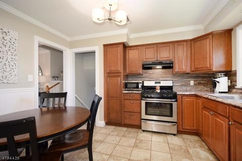 12 Swan Ter, Wayne, NJ 07470 photo 4