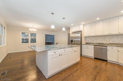 77 Lexington Ln, Wayne, NJ 07470 photo 3