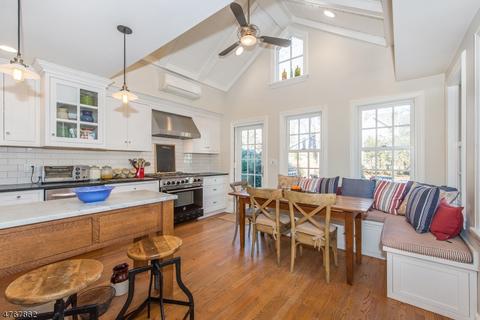15 Champlain Ter, Montclair, NJ 07042 photo 4