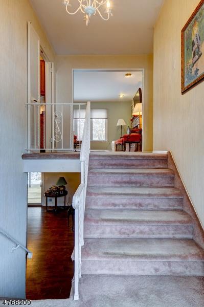 16 Vernon Ct, Wayne, NJ 07470 photo 4