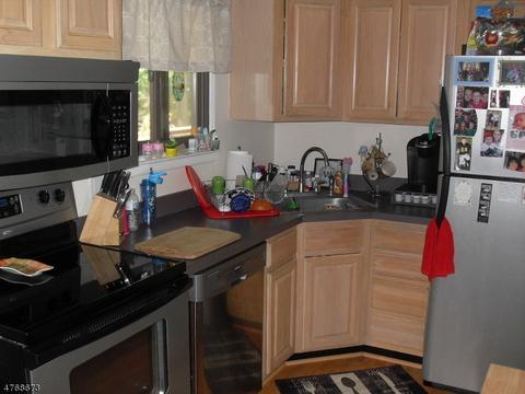 910 Stonegate Ln, Stanhope, NJ 07874 photo 3