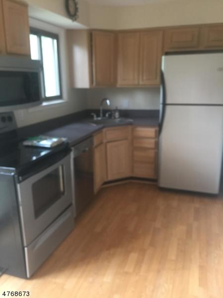 910 Stonegate Ln, Stanhope, NJ 07874 photo 2