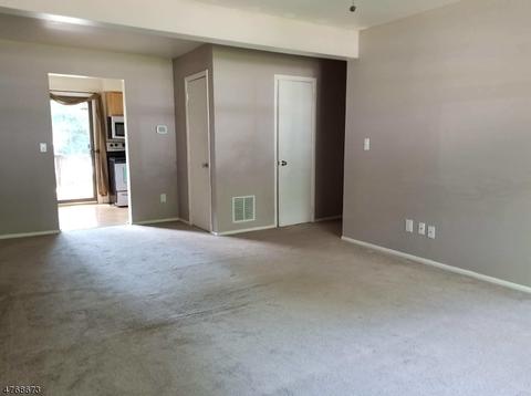 910 Stonegate Ln, Stanhope, NJ 07874 photo 4