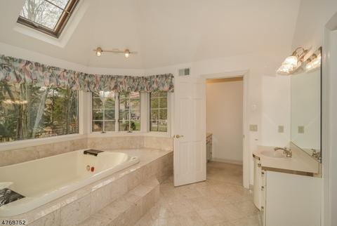 49 Union Ave, Upper Saddle River, NJ 07458 photo 16