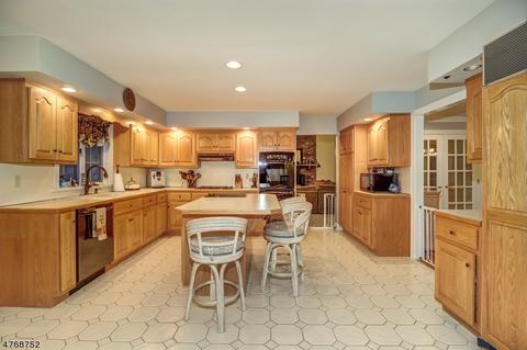 49 Union Ave, Upper Saddle River, NJ 07458 photo 5