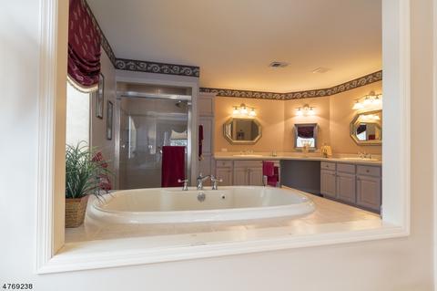 103 Eileen Dr, Cedar Grove, NJ 07009 photo 15