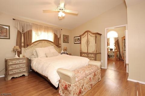 118 Midwood Rd, Paramus, NJ 07652 photo 12