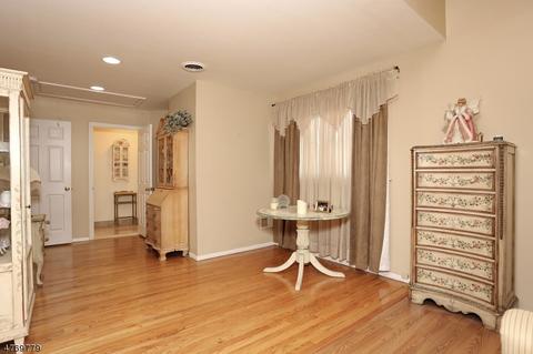 118 Midwood Rd, Paramus, NJ 07652 photo 14