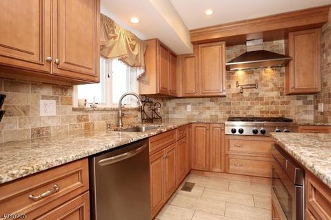 118 Midwood Rd, Paramus, NJ 07652 photo 7