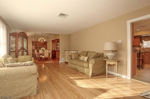 118 Midwood Rd, Paramus, NJ 07652 photo 3