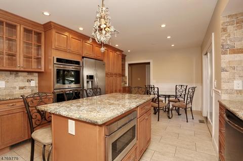 118 Midwood Rd, Paramus, NJ 07652 photo 9