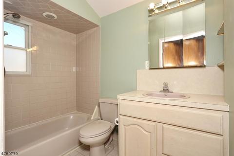 118 Midwood Rd, Paramus, NJ 07652 photo 21