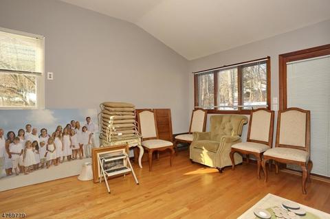 118 Midwood Rd, Paramus, NJ 07652 photo 10