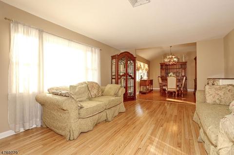 118 Midwood Rd, Paramus, NJ 07652 photo 4