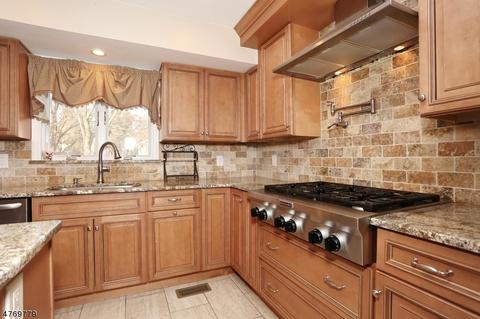 118 Midwood Rd, Paramus, NJ 07652 photo 8