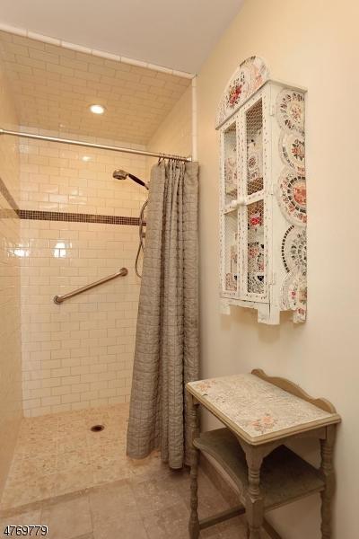 118 Midwood Rd, Paramus, NJ 07652 photo 15