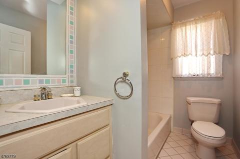 118 Midwood Rd, Paramus, NJ 07652 photo 18