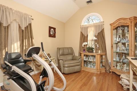 118 Midwood Rd, Paramus, NJ 07652 photo 13