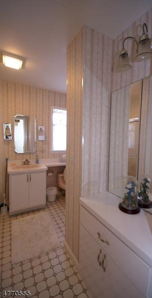 210 Valley Rd, Wayne, NJ 07470 photo 11