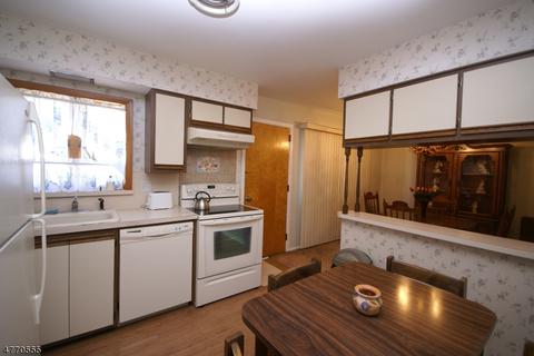 210 Valley Rd, Wayne, NJ 07470 photo 9