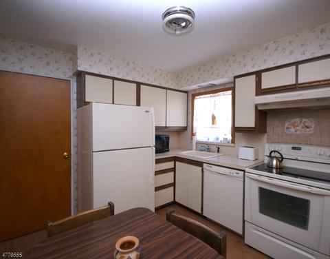 210 Valley Rd, Wayne, NJ 07470 photo 8